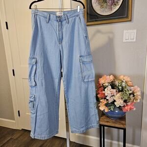 Universal Thread Women's Wide Leg Denim Cargo Jeans 10R GUC Light Wash